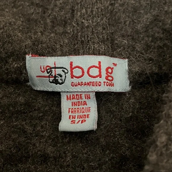 100% Wool Hooded Sweater, thumb holes, side slits, embroidered, xs/s, BDG UO - Picture 6 of 7